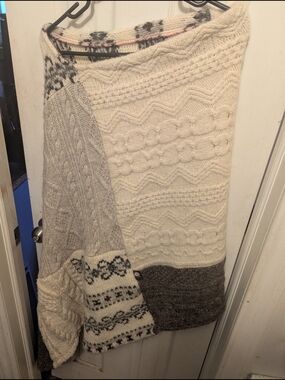 Cozy Cable-Knit Patchwork Sweater - Cream & Gray